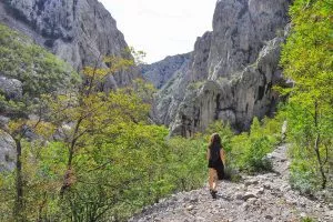 Geniet van de adembenemende natuurlijke schoonheid van de Paklenica canyon