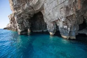 Vis blaue Höhle
